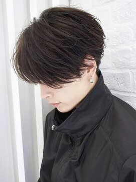 エイド 本店(aid) 束感毛流れニュアンスセンターパート刈り上げツーブロック