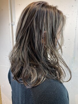 エル(EL by green) 《tomi》切りっぱなしミディアム×コントラストハイライト