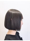 チャコールグレー ボブショート 透明感 モノトーングレージュ