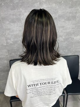 アンダーバーホワイト 天神店(_WHITE) ハイライト/外ハネ/天神/福岡/くびれヘアー20代30代