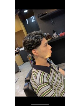 フランクスバーバー アンド ビアークラブ(FRANK'S BARBER and BEER CLUB) テーパーフェード　パーマスタイル