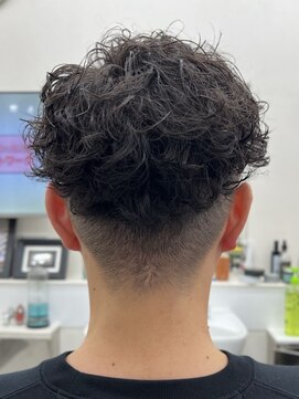 ヘアーサロンサトウ フェード&ニュアンスパーマスタイル 〈理容室〉