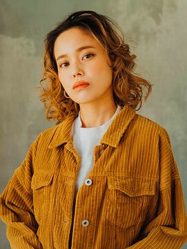 スタリー(Starry) 外国人風ミディアムスパイラルカール20代30代/40代/ハレマチ通り