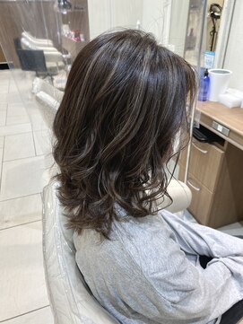 アッシュ 大泉学園店(Ash) グレージュハイライトカラー【Ash大泉学園 横山】