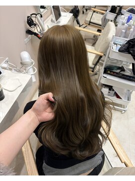 ロエ(LOE) ヘーゼルベージュレイヤーカット顔周りレイヤーブリーチなし