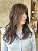 透明感オリーブベージュロングヘア