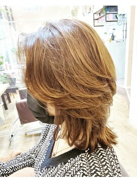 ヘアーズビースリー ポートサイド セミロングレイヤー 30代40代50代/外ハネ/カール/外ハネ