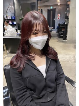 ローリー(Rowlly) 韓国レイヤーとボルドーカラー