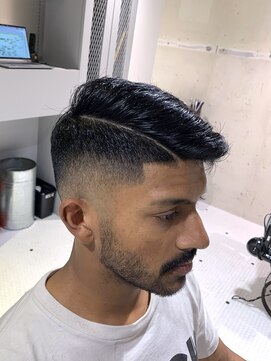 フランクスバーバーザスタンド(Frank’s barber the stand) メンズスキンフェードショート眉毛カジュアルF