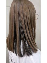 イル(iLu.)&nbsp;アッシュベージュ/ブラック/アンブレラカラー/切りっぱなしロブ