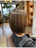 パツっとボブ×ハイライトカラー×白髪ぼかし