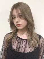 フイ(HUI)&nbsp;ハイトーンブリーチ金髪ベージュカラー透明感/natsuki 金山