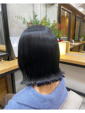 ぱっつんボブ×ブルーブラック