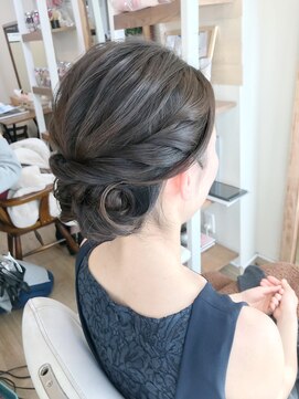 ロカット サロン(Roquat Salon) ロールシンプルシニヨンアレンジ【ヘアアレンジ立川/立川南/袴】