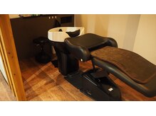 スリーエスヘアー(SSS hair)の雰囲気(フルフラットのシャンプー台でおくつろぎ下さい)