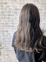 サロンドクロエ(Salon de Chloe)&nbsp;ロングレイヤー××抜け感××透明感××アッシュグレージュ色