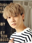 ツーブロックショートのハイトーンマッシュ
