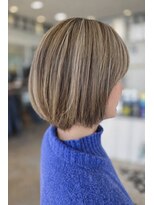 オズギュルヘア(Ozgur hair) 白髪ぼかしハイライトボブ