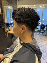 クワトロ オム 大阪梅田(QUATTRO HOMME)&nbsp;朝ラク刈り上げフェード×センターパート×ラフカール