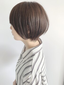 ステア ケース(stair case) 2021年人気髪型　大人かわいい丸みショートボブ