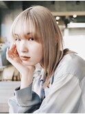 ハイトーンベージュミディ ケアブリーチ くびれヘア 前髪あり