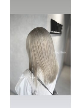 アンダーバーホワイト 京橋店(_WHITE) whitey beige