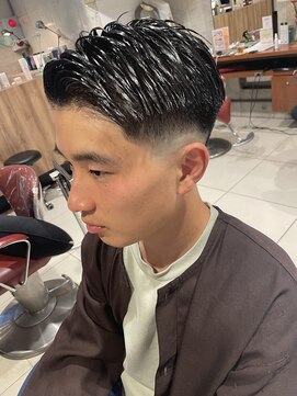 アースエレガンス 田町店(EARTH Elegance) 毛量多い方にフェードカット