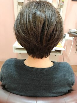 ヘアデザイン リライ(HAIR DESIGN Rely)の写真/≪自然な白髪染め≫染めた感が出ない自然な仕上がり。立体感を出し悩みを生かしながら上品なヘアへ。