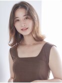 ふんわりくびれミディアム/外ハネヘアレイヤーカット前髪なし