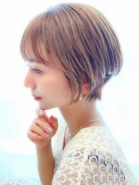 アイビー(Ivy) 前髪 マチルダボブ ピンクベージュ インナーグレージュ丸型