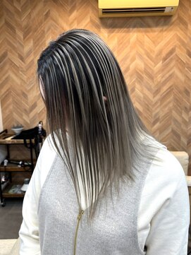 リングバイモアムー(Ring by Moremuu) イッシーバレイヤージュ