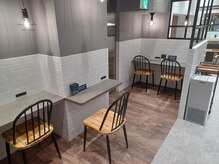 キュービープレミアム Echika fit銀座店(QB PREMIUM)の雰囲気（店内の待合席ではWi-Fi・コンセントをご使用いただけます♪）