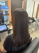 ディシェーレローブ(die Schere Lob) ロングのナチュラルな白髪ぼかしハイライト