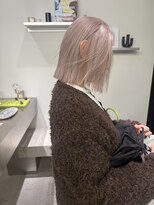 ステン(sten)&nbsp;ホワイトベージュ切りっぱなしボブ