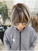 ショート顔周りレイヤーハイトーンダブルブリーチデザインカラー
