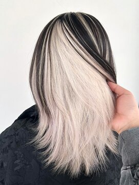 ロブ(R.O.B) ミディアムウルフ×ホワイト系×アンブレラカラー×ハイライト