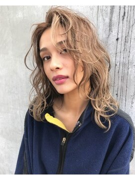 ジーナ(XENA) ハイライトベージュ