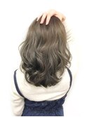 オリーブベージュ_ブリーチカラー_ミディアムレイヤー