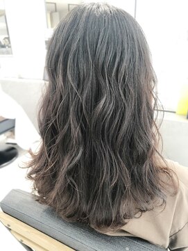 ブランコトレス 本巣(BLANCO tres) つややかブラックヘア