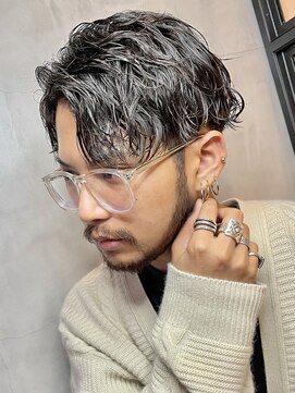 フィフス 名駅(fifth) 波巻きセンターパートツイストスパイラルツーブロックメンズヘア