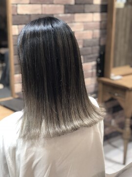 ホワイト 伊勢崎(WHITE) ブリーチ歴、黒染め歴をリペア！外国人風バレイヤージュ☆