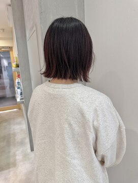 ヨーク(YOKE) YOKE 大人ボブ外ハネボブ切りっぱなしボブピンクボルドー