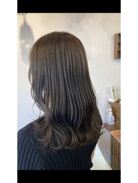 レイリー(LAiLy) セミロング　大人　可愛い　グレージュ