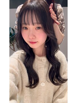 アム(amu) レイヤーロング/シースルーぱっつん/顔まわりカット/おくれ毛