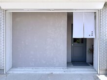 シム(sym)の雰囲気（暖簾のあるお洒落な和菓子屋さんみたいで落ち着いた雰囲気）