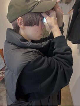 パールベージュとパツッとショートボブ