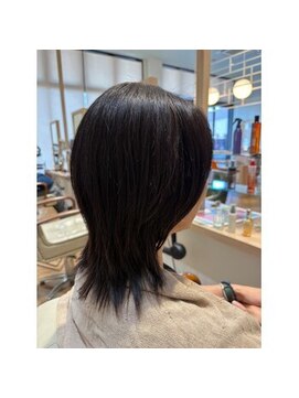 カシータフロル 守山店(Casita flor) 暗髪×艶髪×ウルフレイヤー×ミディアム(^^)/