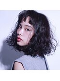 黒髪ミディアムパーマ〔Belle表参道〕