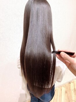 ホットリップ(HOT LIP)の写真/【本厚木駅徒歩2分】縮毛矯正+カット¥8900♪ダメージヘアに最新コスメ縮毛+カット¥10900★
