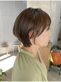 大人かわいいショートヘア×オリーブカラー